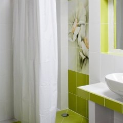 Карниз угловой в ванную 90*90 хромированный РП 00024