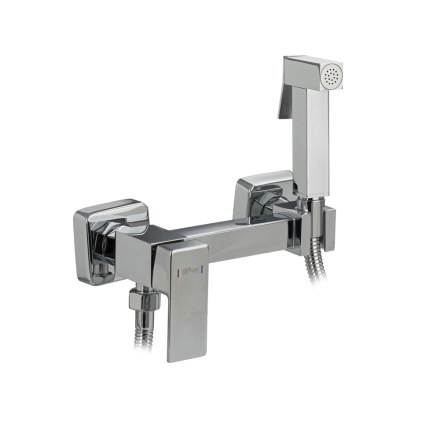 Смеситель с квадратной гигиенической лейкой GFmark 20483