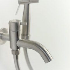 Кран водоразборный с аэратором, с гигиеническим душем из нержавеющей стали  САТИН MAGNUS 9248