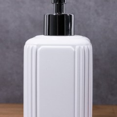 Дозатор для жидкого мыла YORK белый 90084